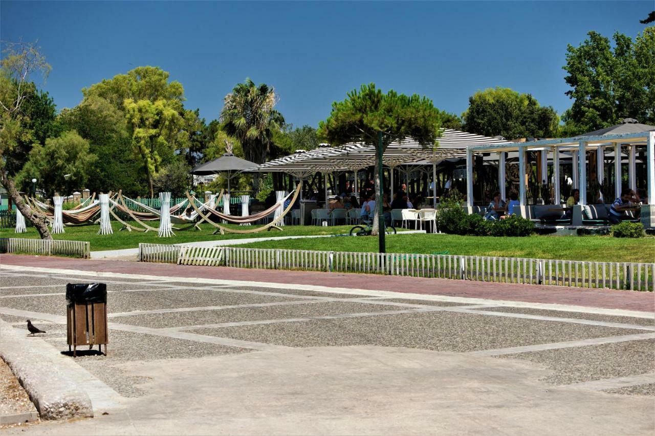 Zefyros Super Cool Apartments Next To Alimos Riviera Athena Bagian luar foto